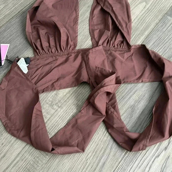 ✨🆕Pretty Little Thing🆕✨ |Chocolate woven cross front halter neck tie back top - Picture 6 of 9